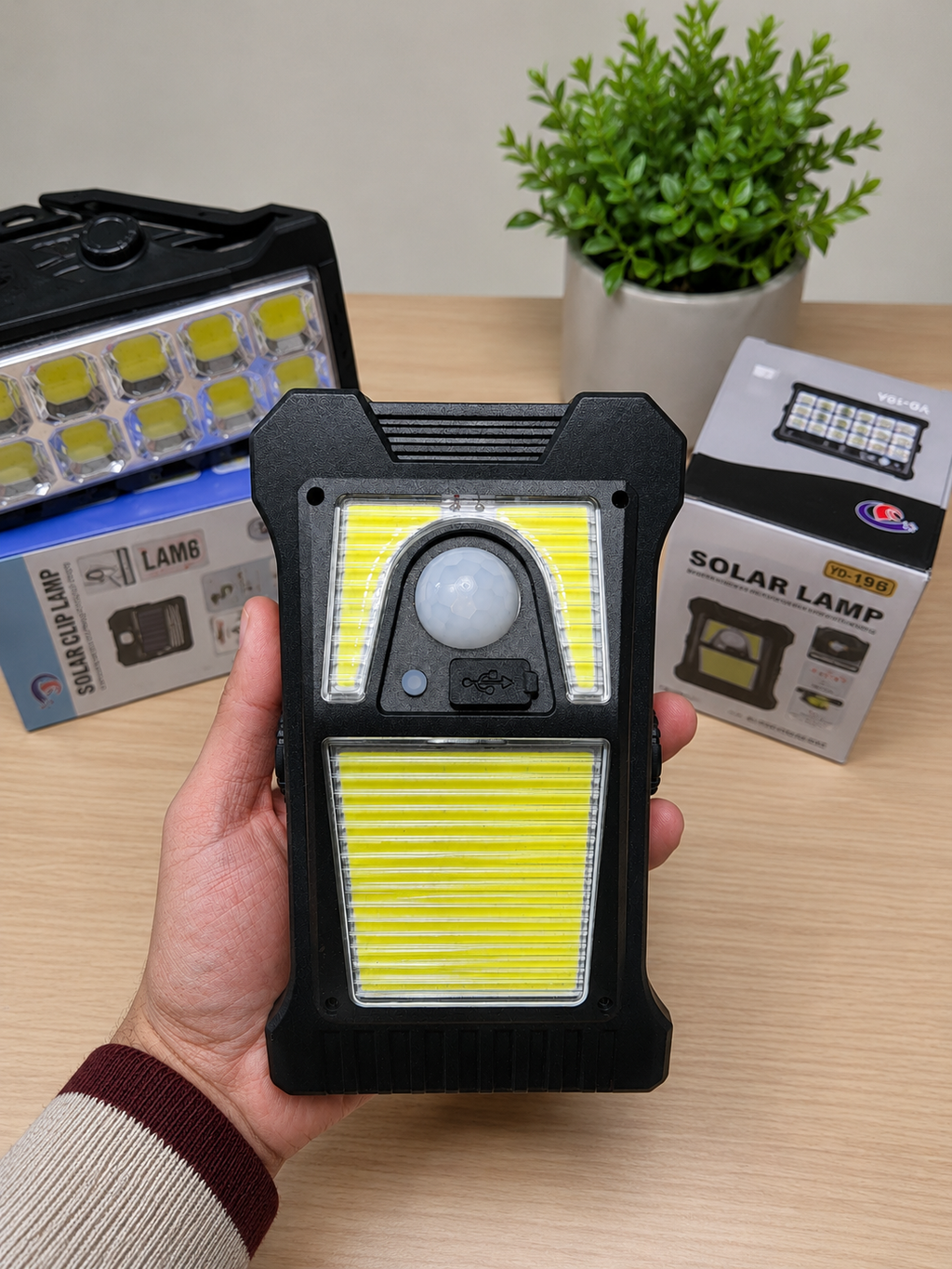 Lámpara Solar LED con Sensor de Movimiento